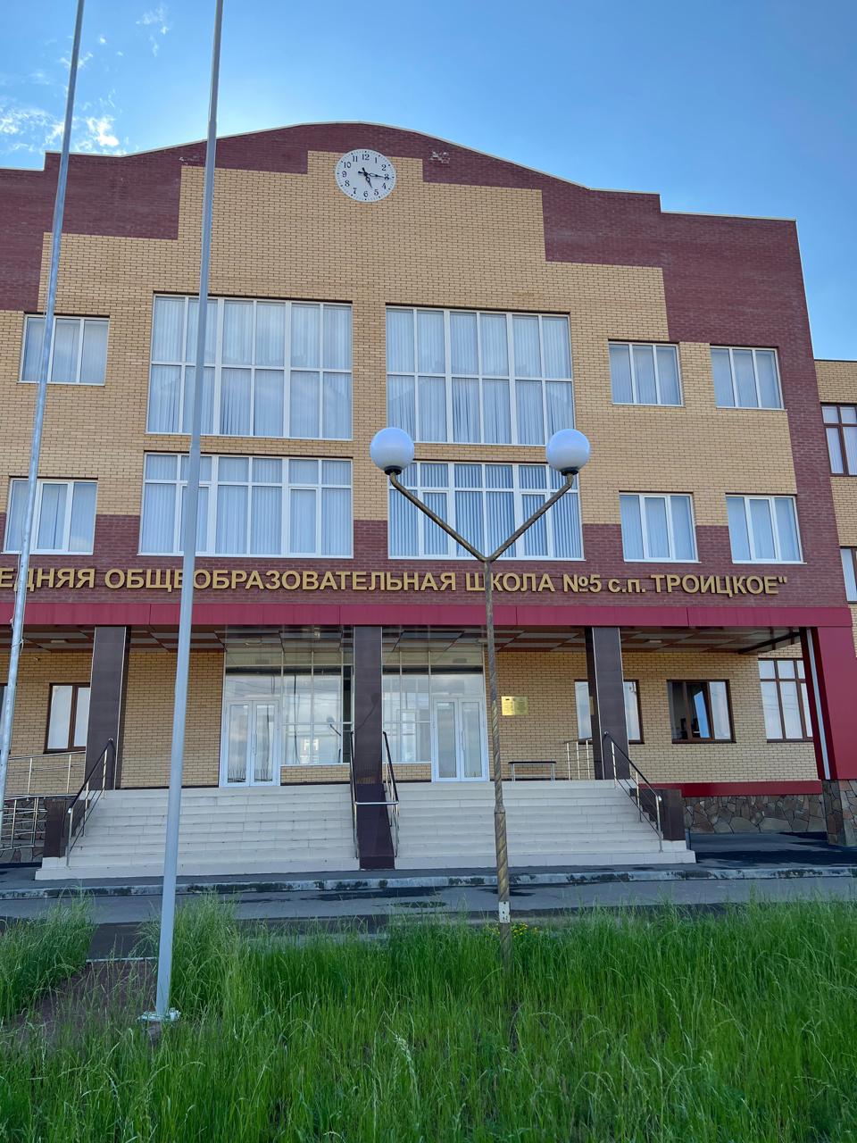 Фотография школы.